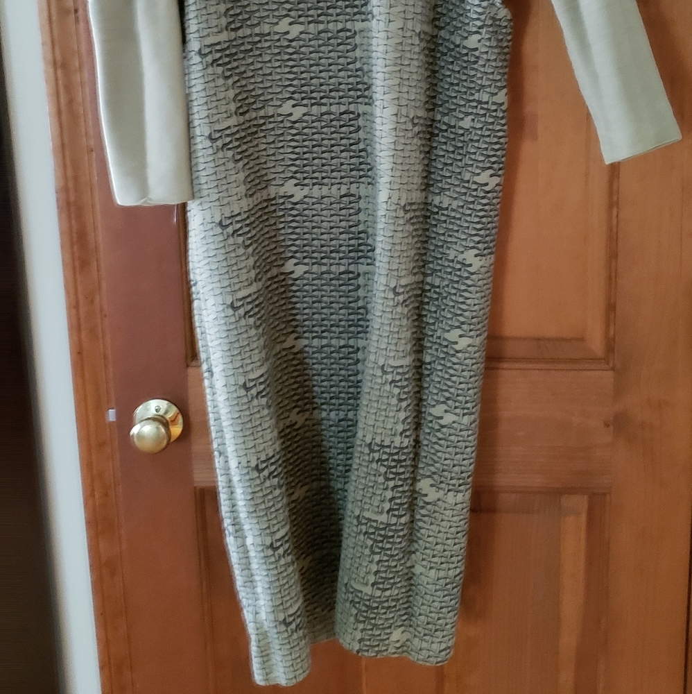 Dress - Picture 2 of 4